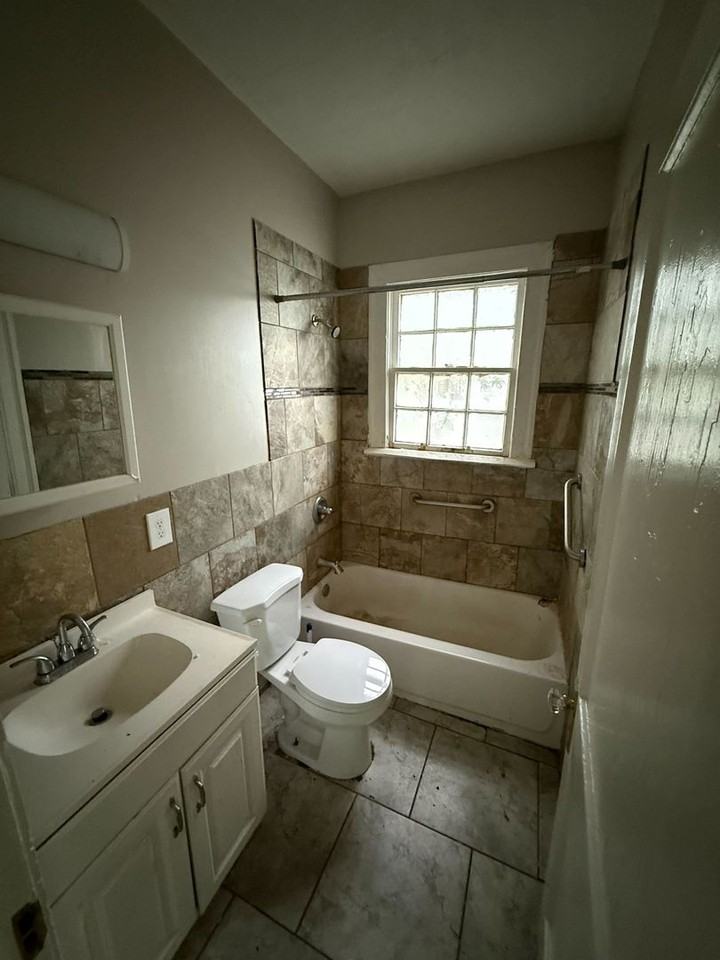 3808 Northview Dr - Photo 6 of 8