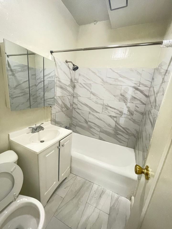 Glendale 410 - Photo 3 of 14