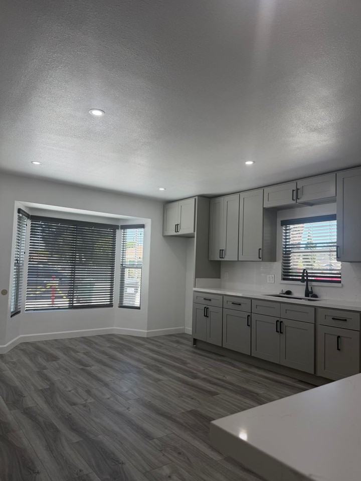 15327 S Butler Ave - Photo 2 of 10