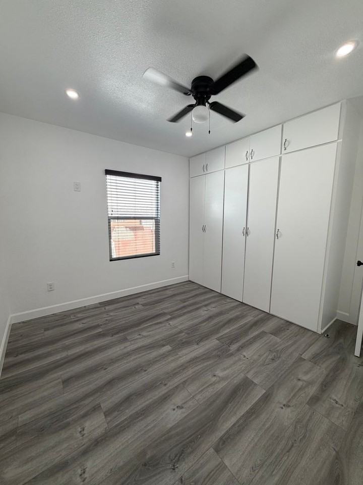 15327 S Butler Ave - Photo 7 of 10