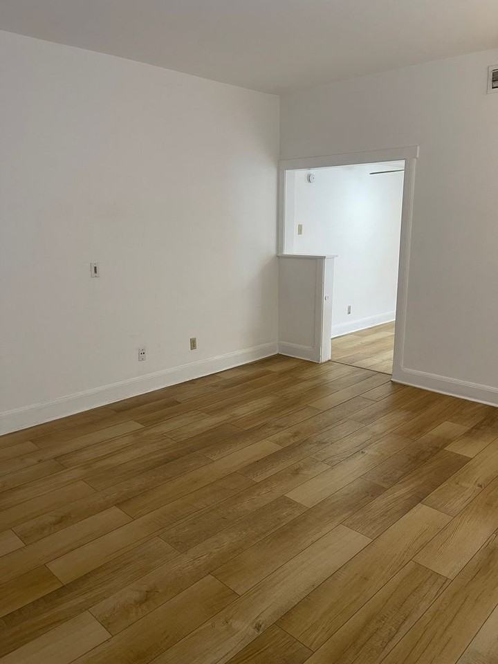 202 S Willomet Ave - Photo 6 of 12