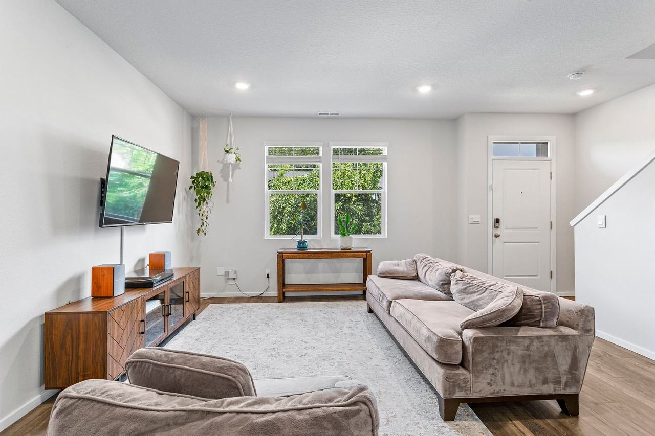 876 N 18th Ave - Photo 6 of 41