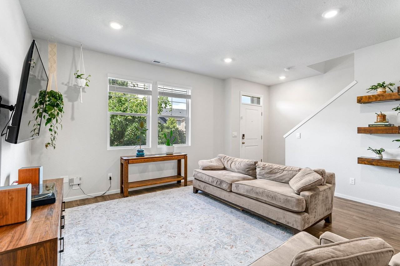 876 N 18th Ave - Photo 7 of 41