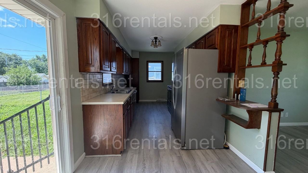 1913 Cron St - Photo 5 of 9