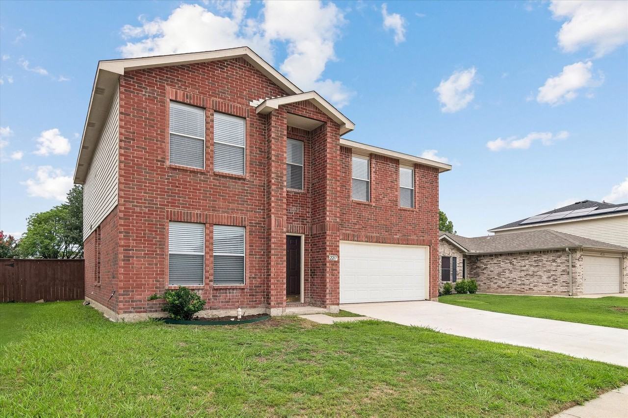 2217 Bradford Pear Dr - Photo 2 of 16