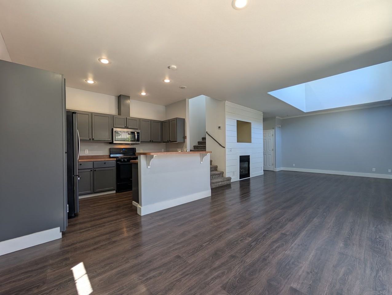 5220 Wales Dr - Photo 4 of 23