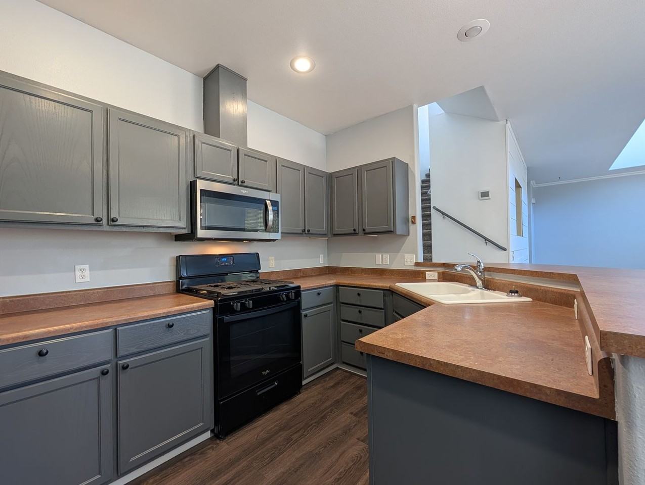 5220 Wales Dr - Photo 6 of 23