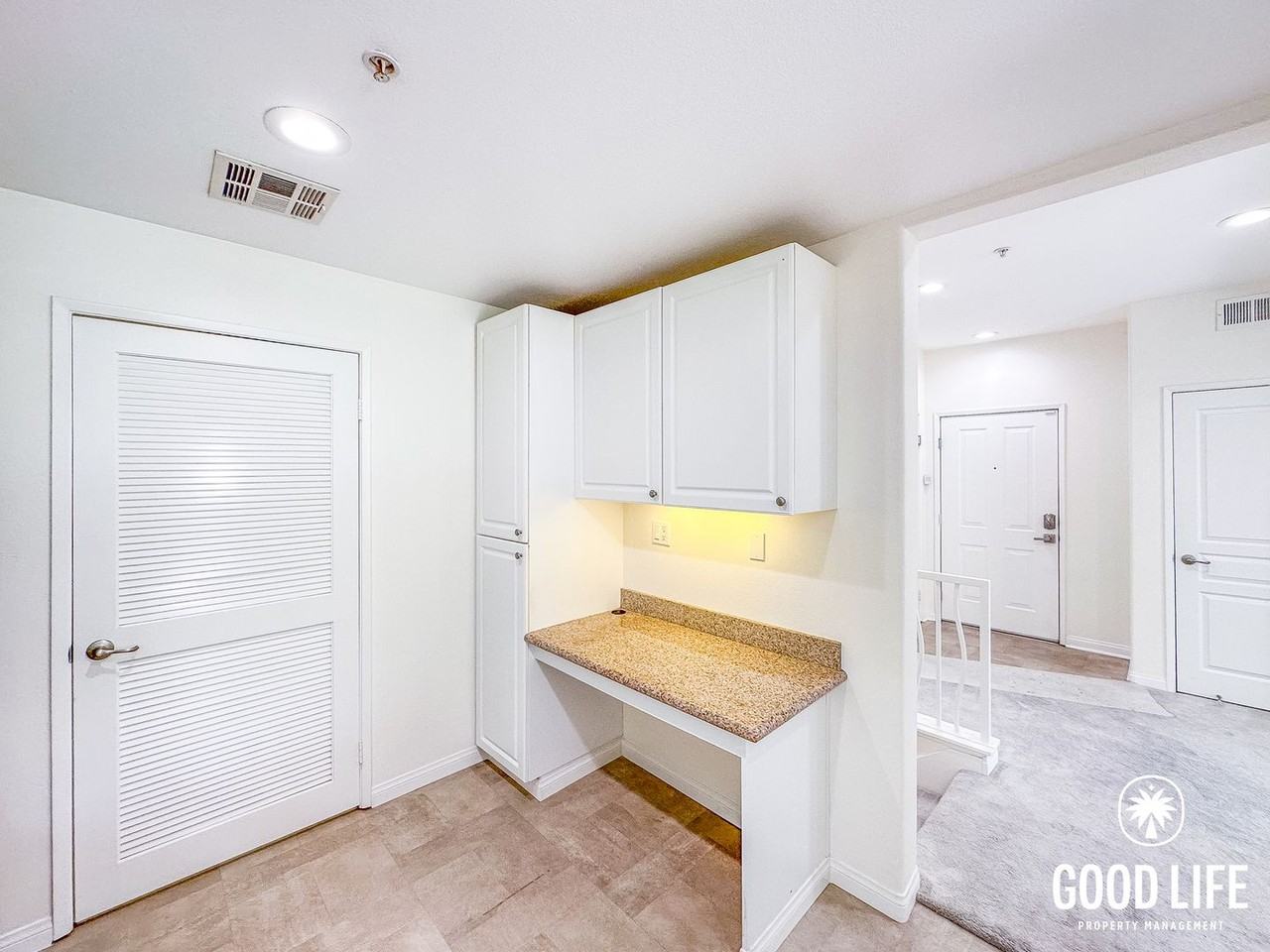 2260 Watermarke Pl - Photo 4 of 31