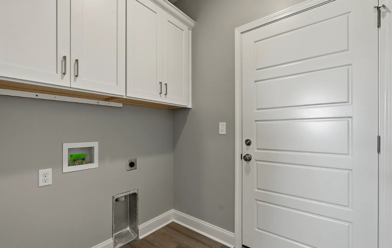1458 Boulder Ct - Photo 3 of 19