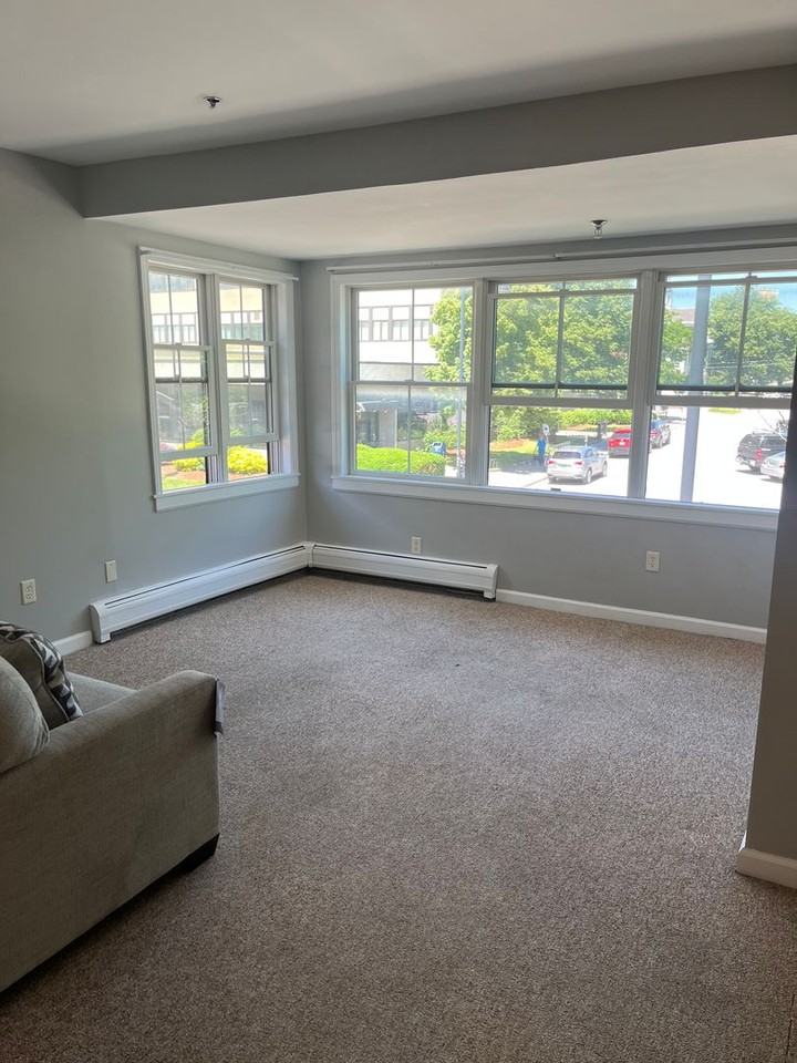 135 Pearl St - Photo 2 of 8