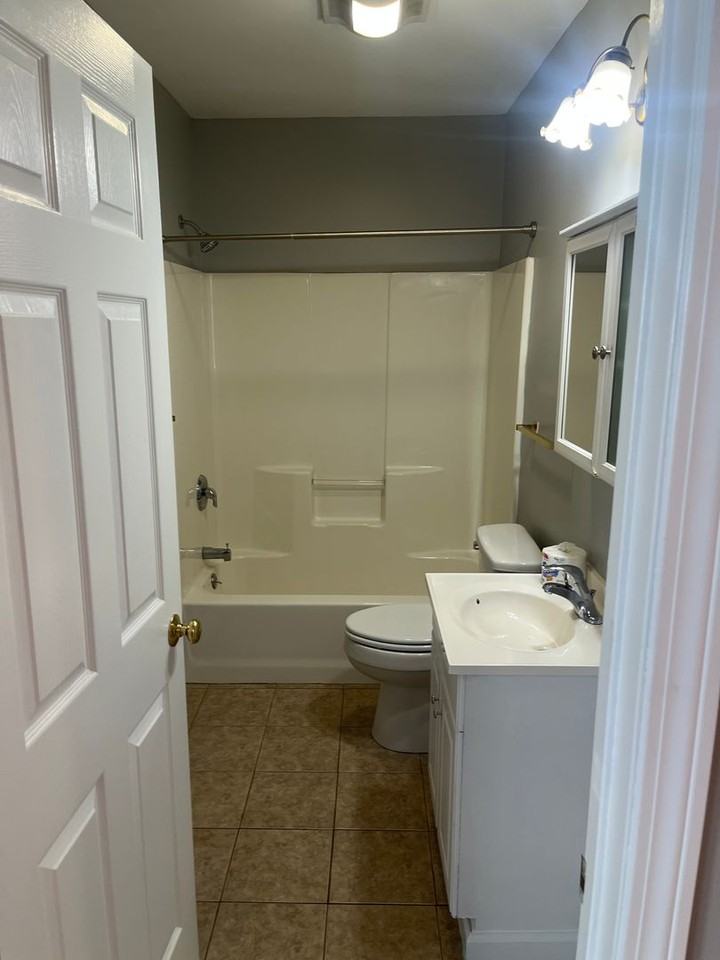 135 Pearl St - Photo 3 of 8