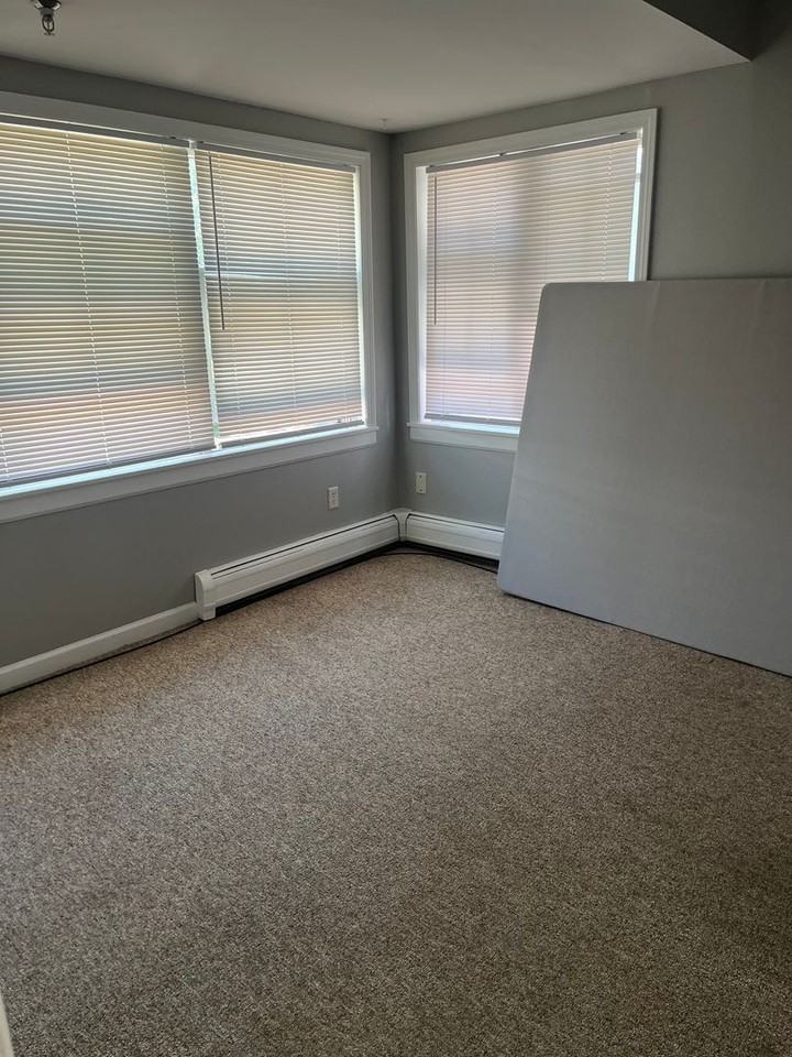 135 Pearl St - Photo 7 of 8