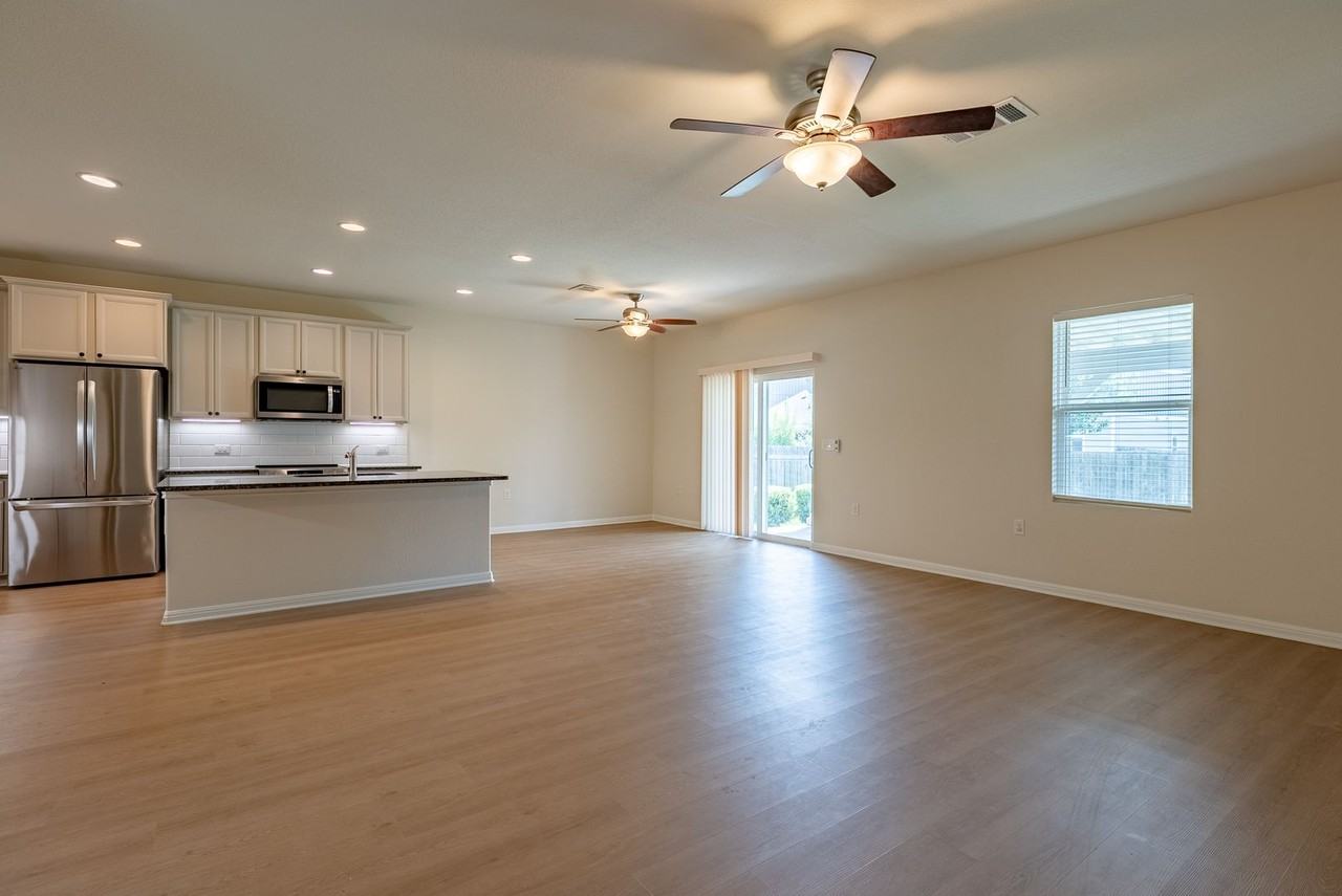 13101 Foreston Dr - Photo 4 of 22