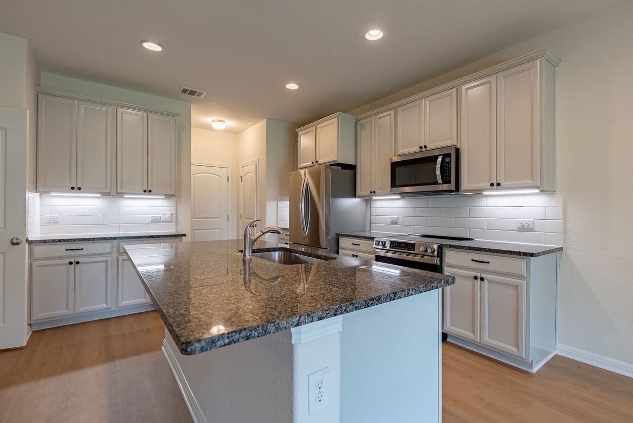 13101 Foreston Dr - Photo 5 of 22