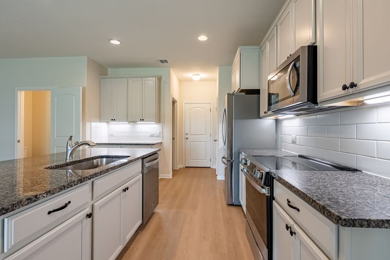 13101 Foreston Dr - Photo 6 of 22