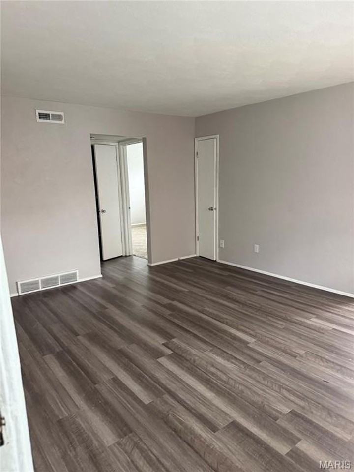 6727 Colony Acres Dr - Photo 5 of 9