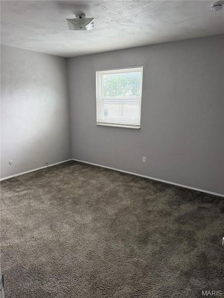 6727 Colony Acres Dr - Photo 6 of 9