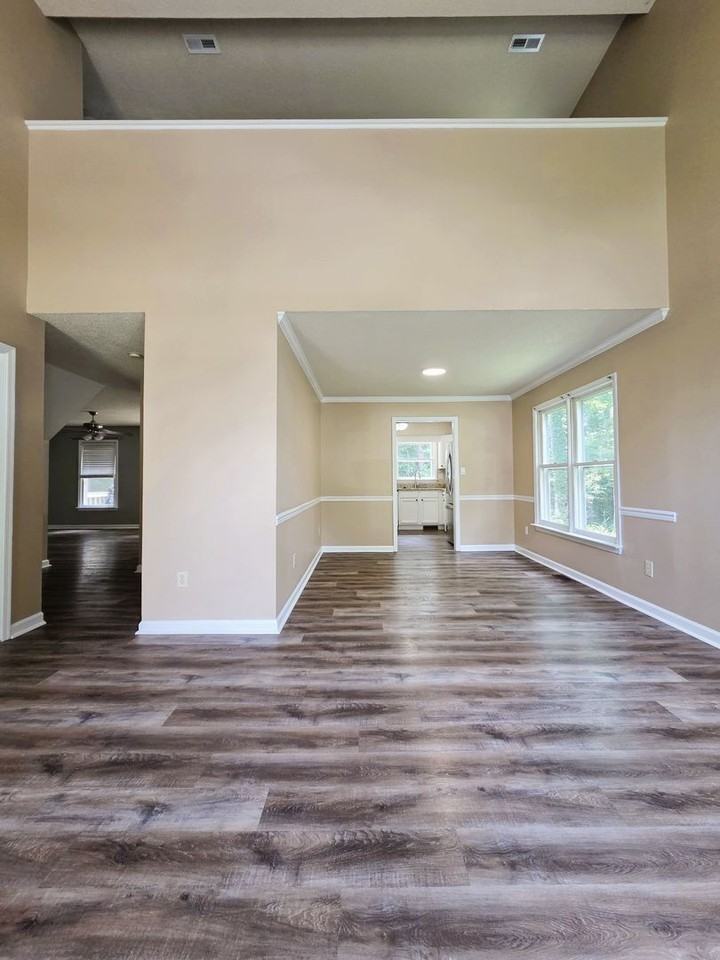 2519 Providence Creek Rd - Photo 3 of 33