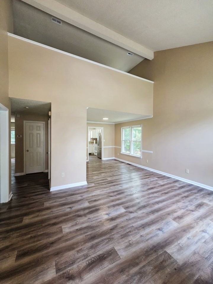 2519 Providence Creek Rd - Photo 5 of 33