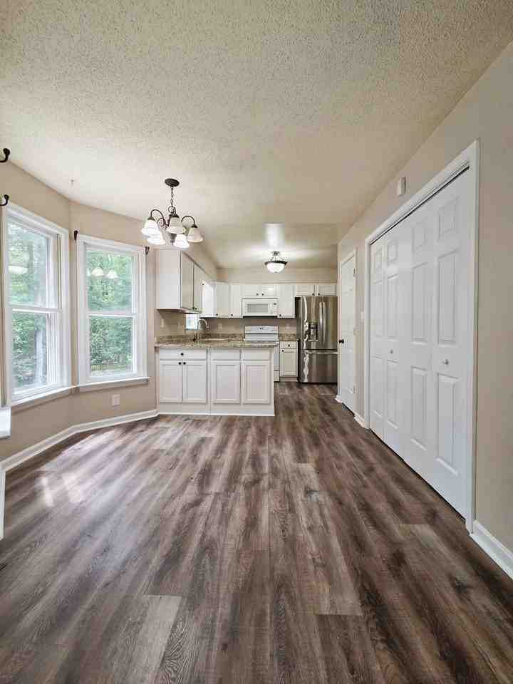 2519 Providence Creek Rd - Photo 6 of 33