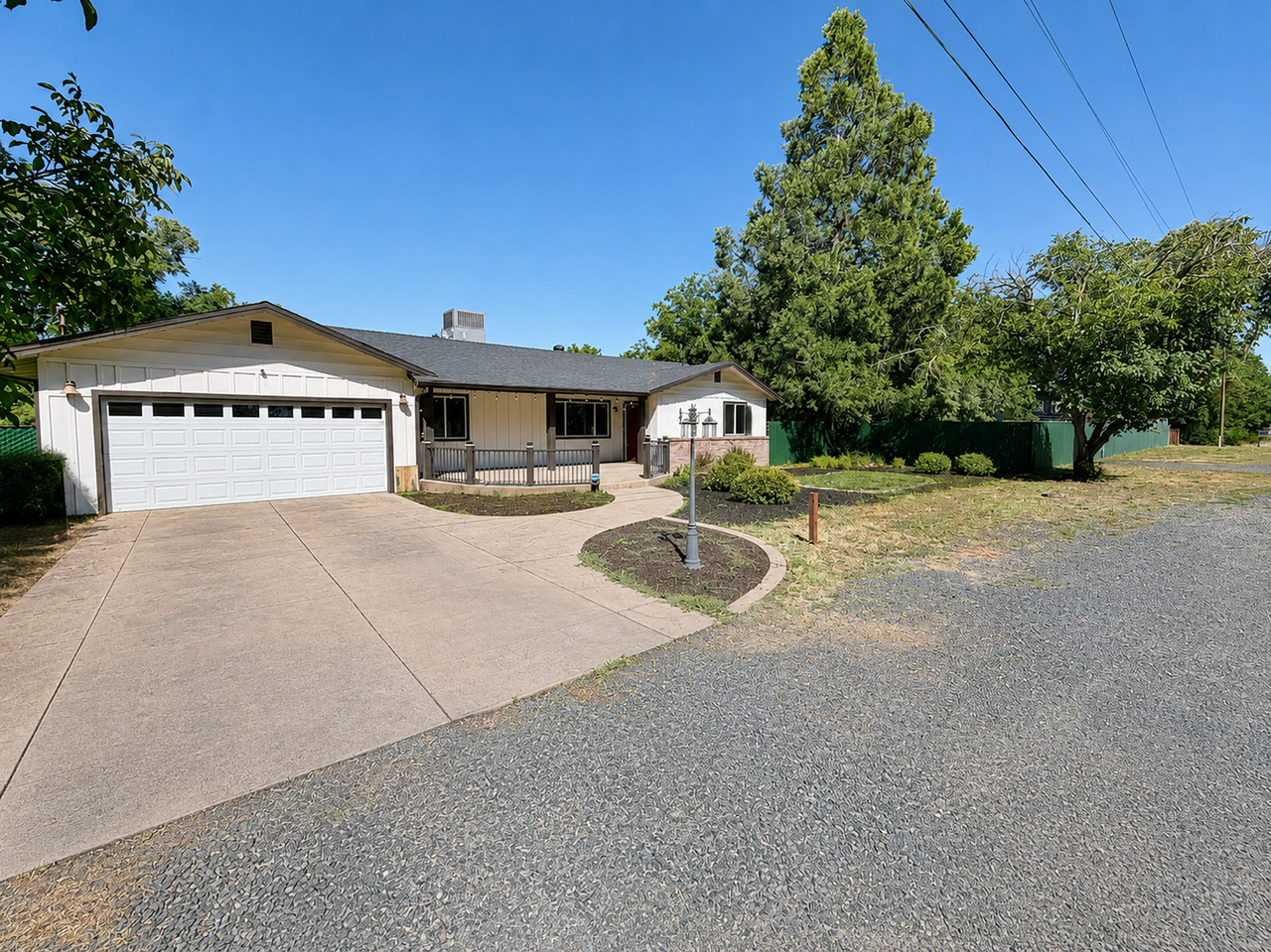 3682 Bay Ave - Photo 2 of 50