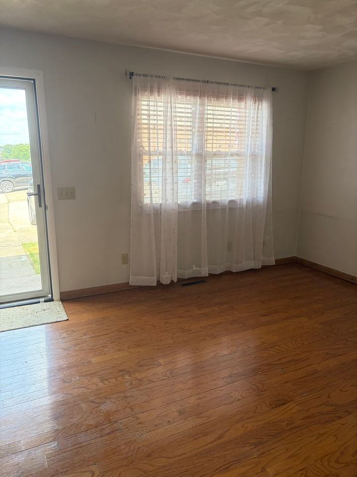 130 Cadle Dr - Photo 3 of 16