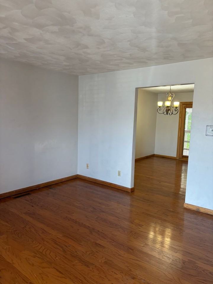 130 Cadle Dr - Photo 4 of 16