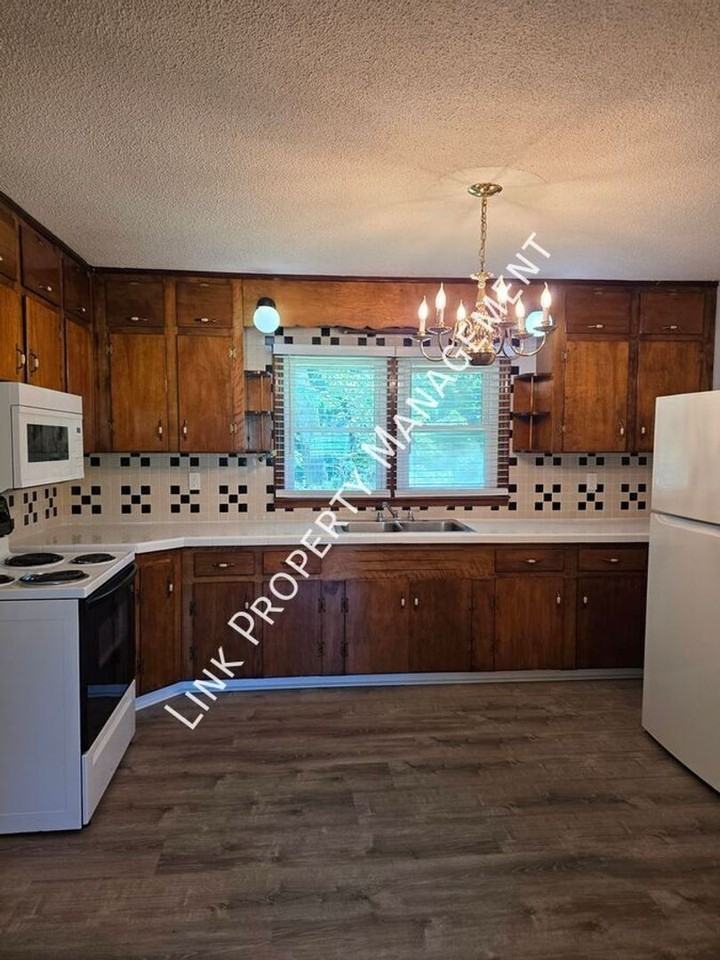 37 Mohawk Trl - Photo 3 of 44