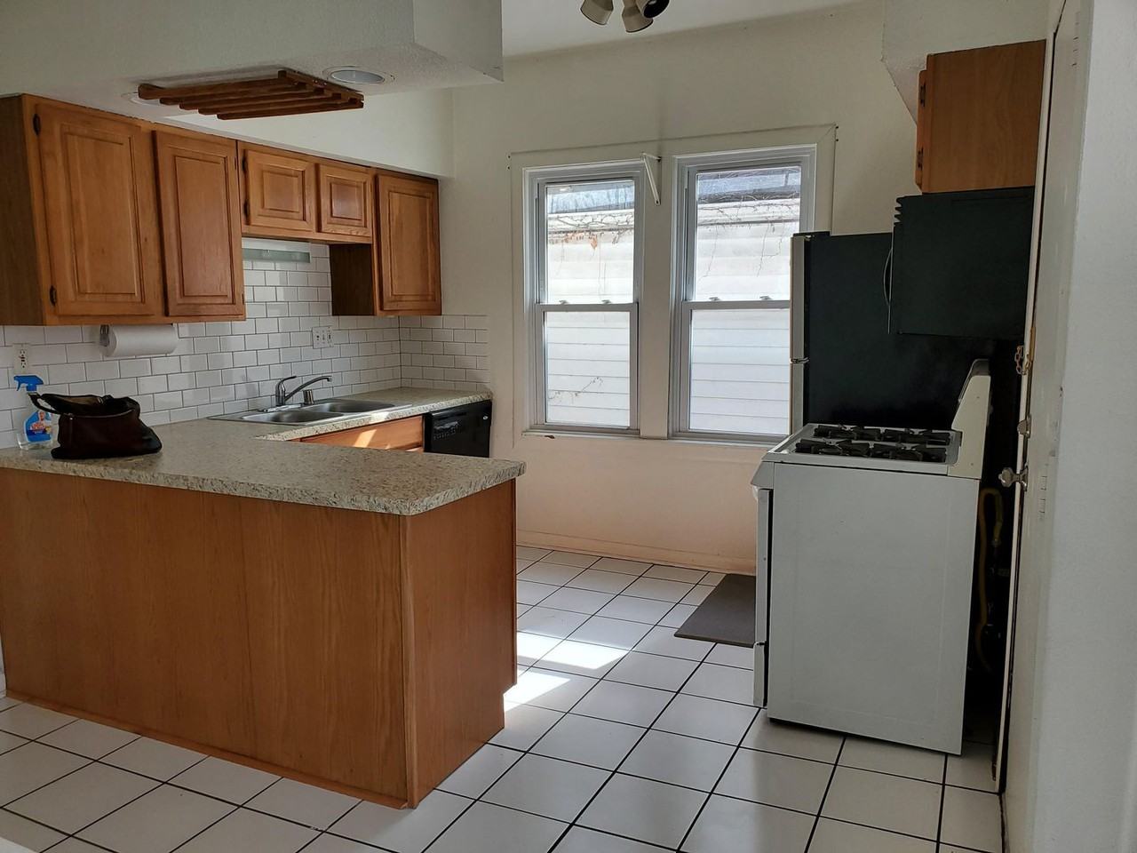 2425 N Cramer St - Photo 5 of 15