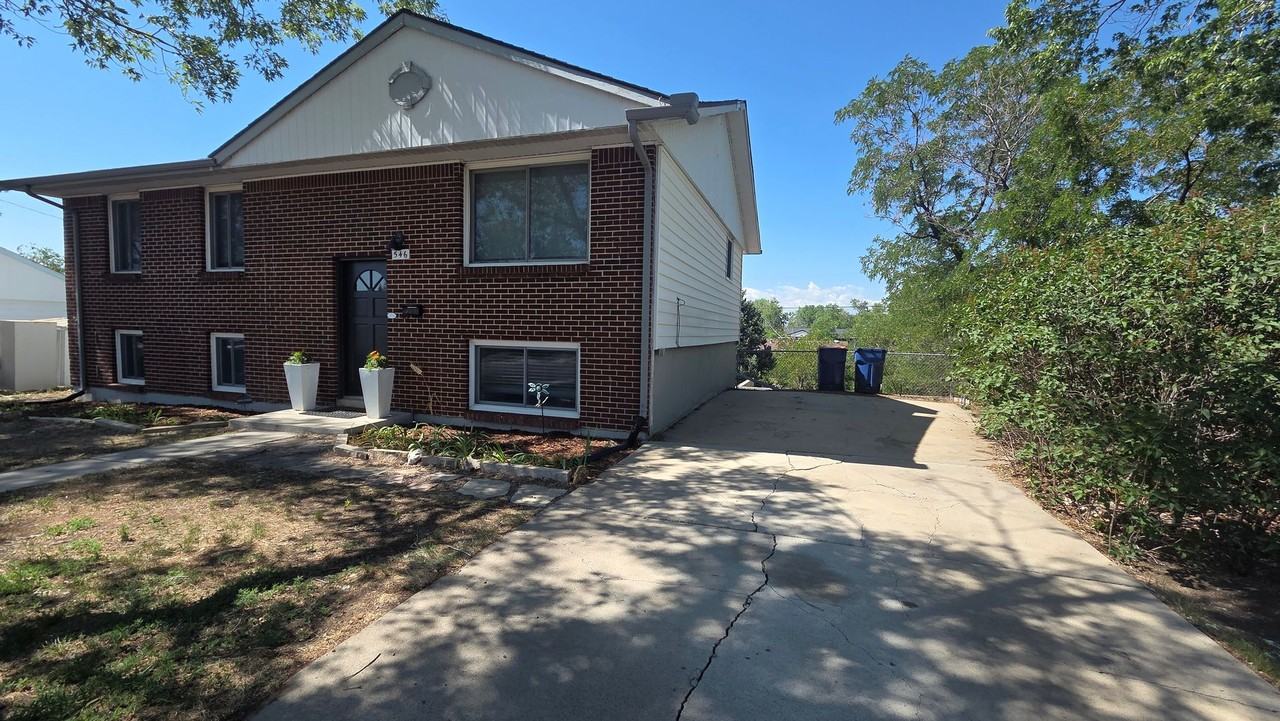 546 Leona Dr - Photo 2 of 22