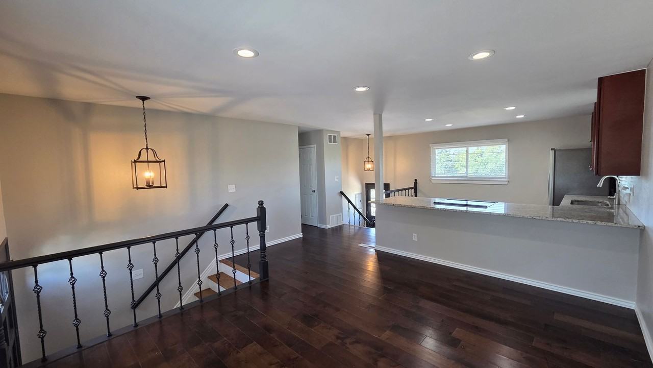 546 Leona Dr - Photo 5 of 22