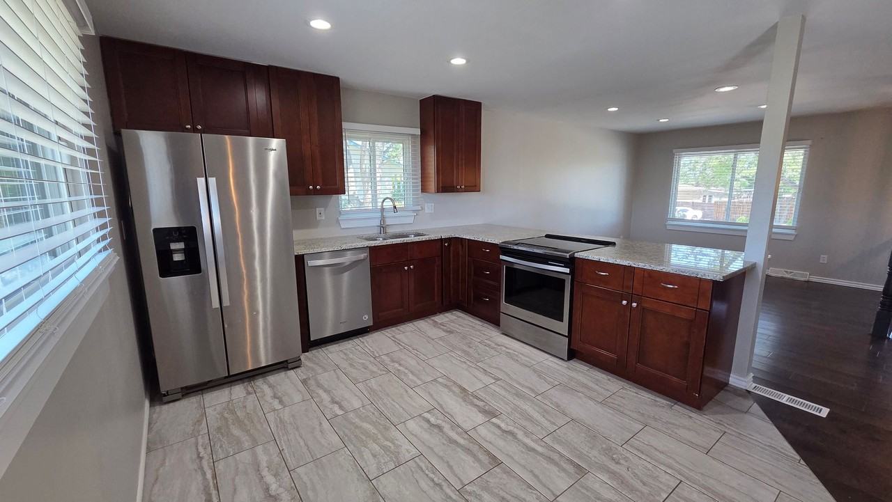 546 Leona Dr - Photo 6 of 22