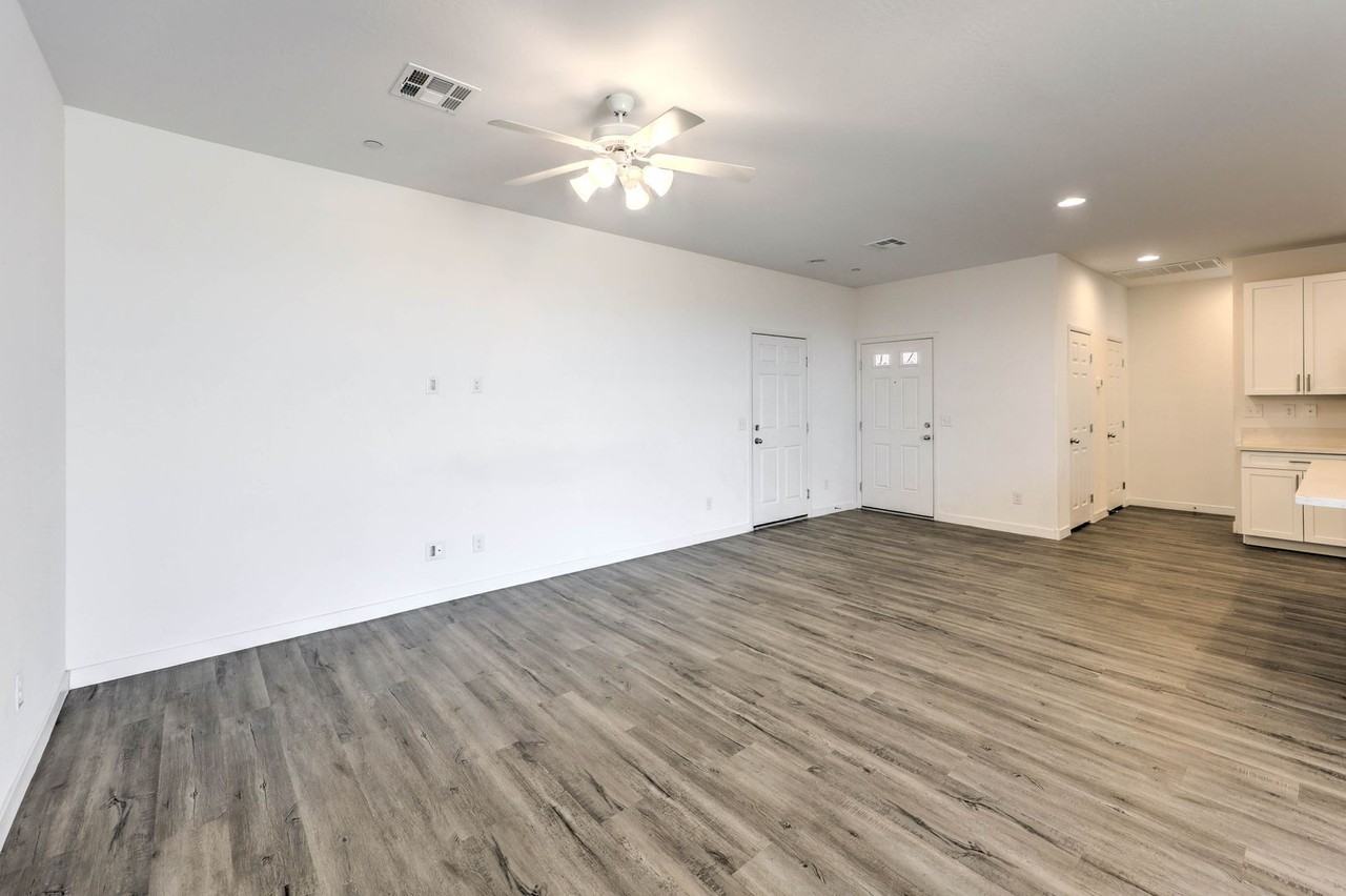 1535 Franklin Ln - Photo 5 of 26