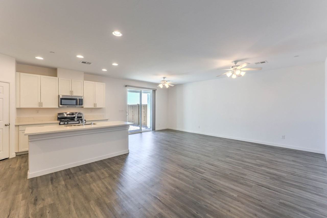 1535 Franklin Ln - Photo 6 of 26