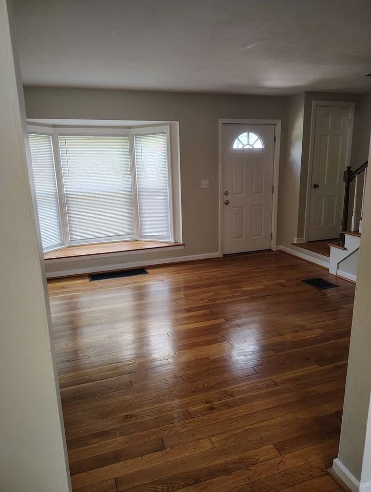 1324 Huffman Ave - Photo 3 of 15