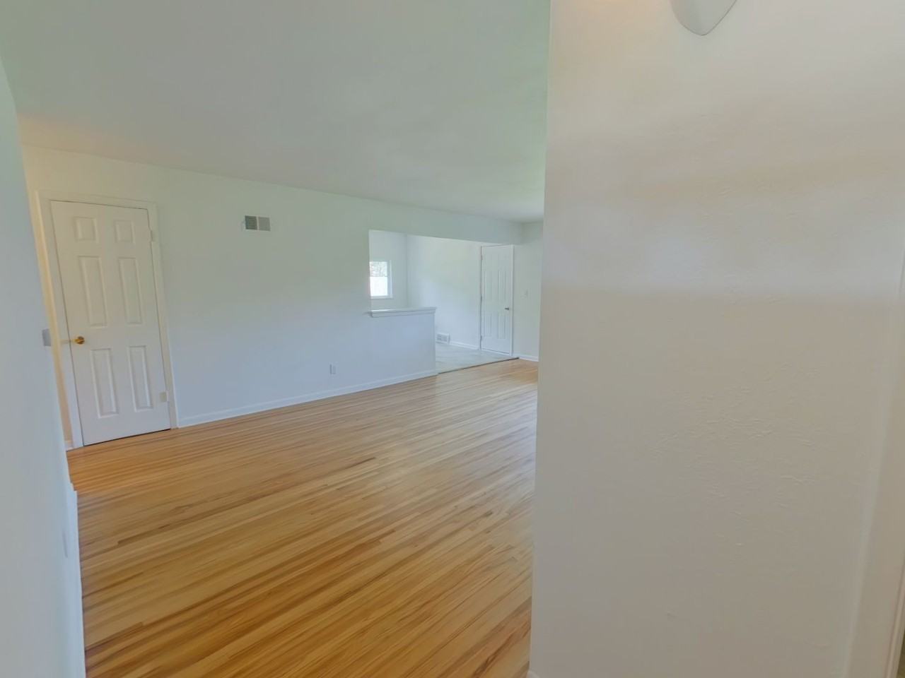 2520 N Perry Ave - Photo 2 of 15