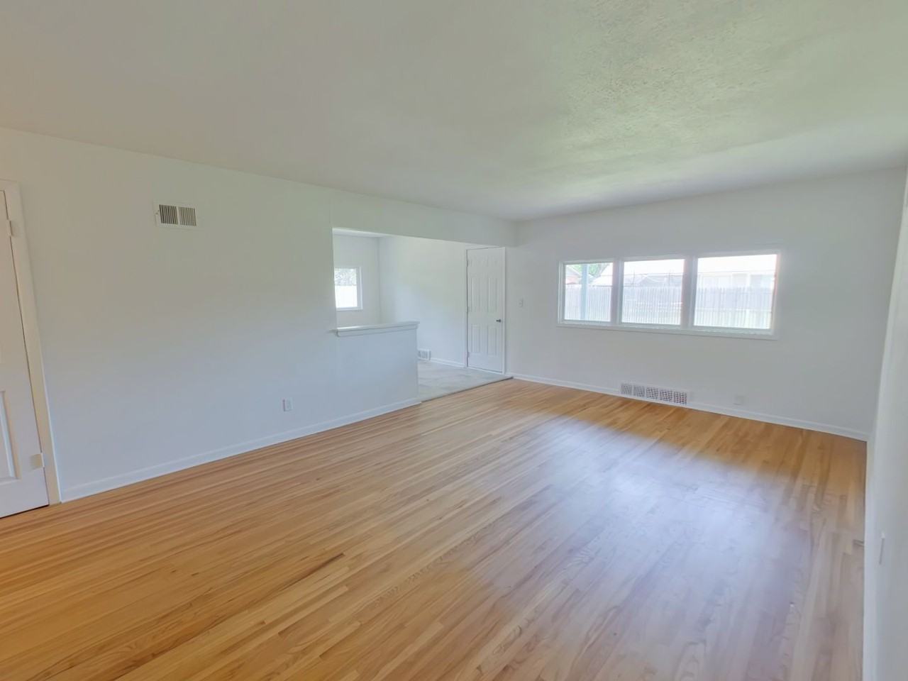 2520 N Perry Ave - Photo 4 of 15