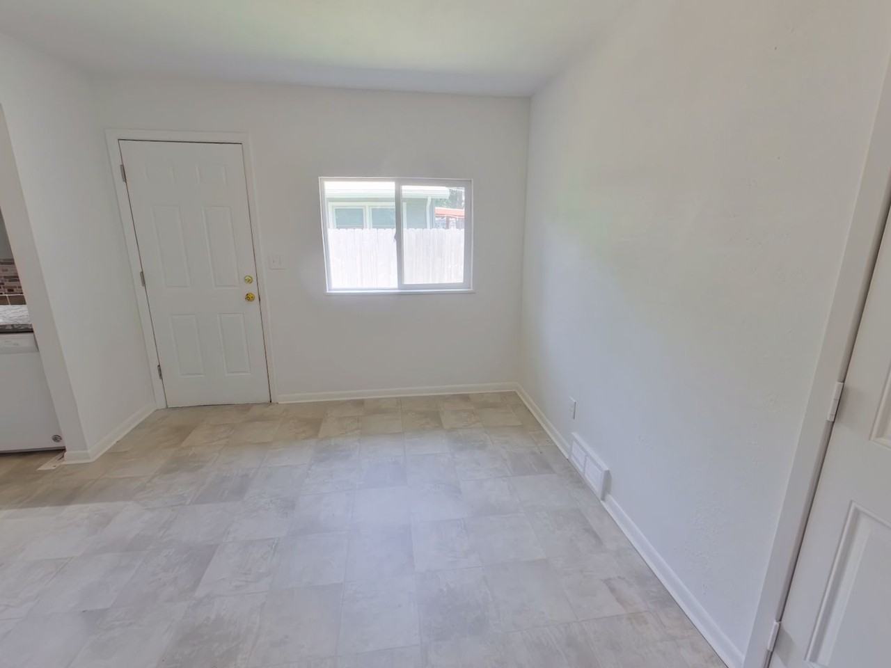 2520 N Perry Ave - Photo 5 of 15
