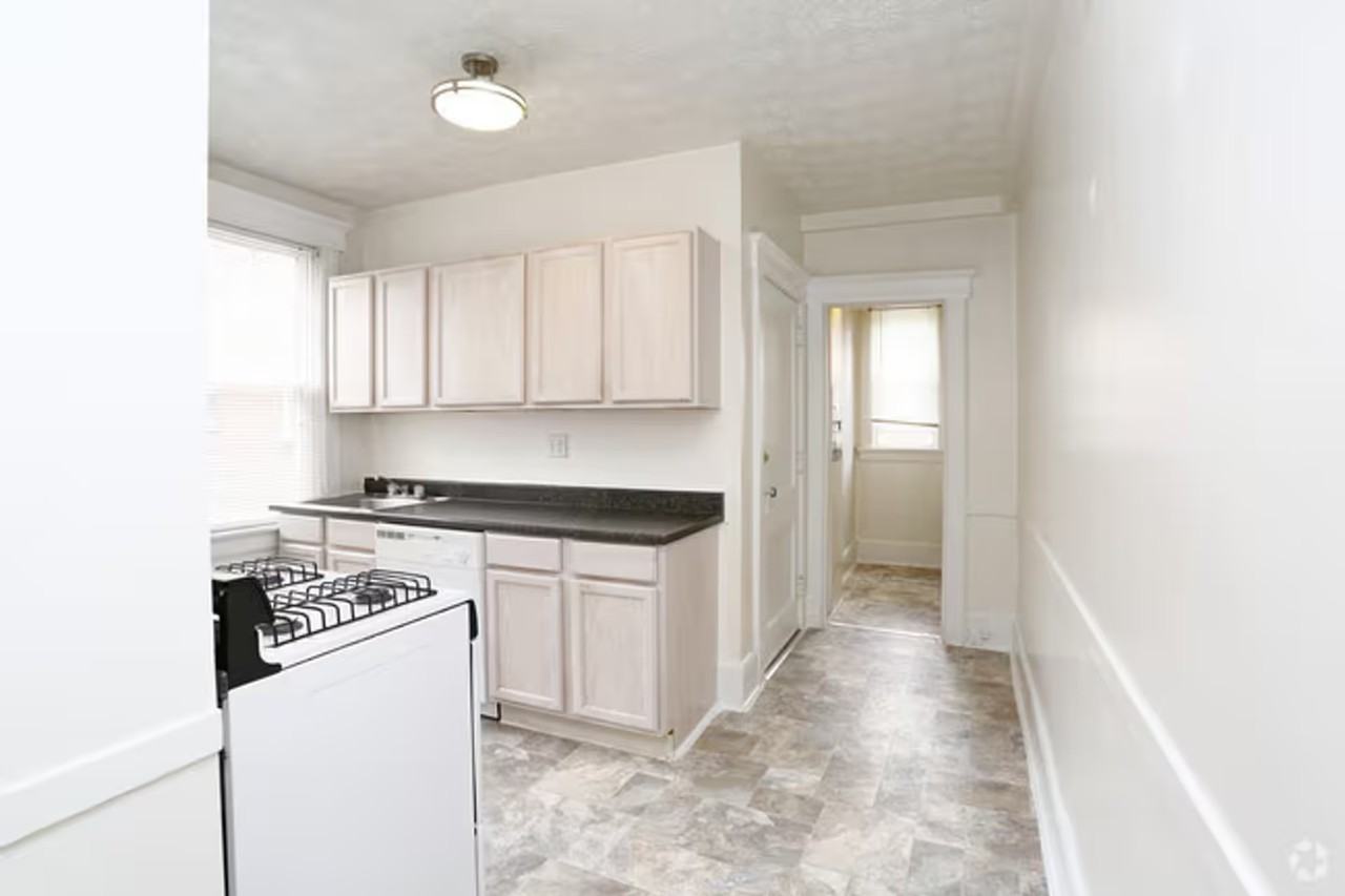 Landmark Square Apartments - Photo 5 of 25