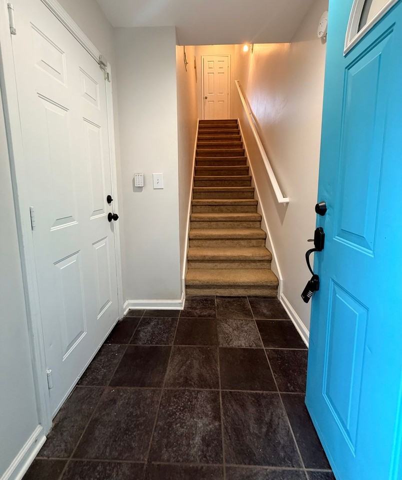 1055 Park Row North Se - Photo 2 of 22