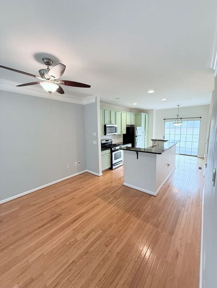 1055 Park Row North Se - Photo 3 of 22