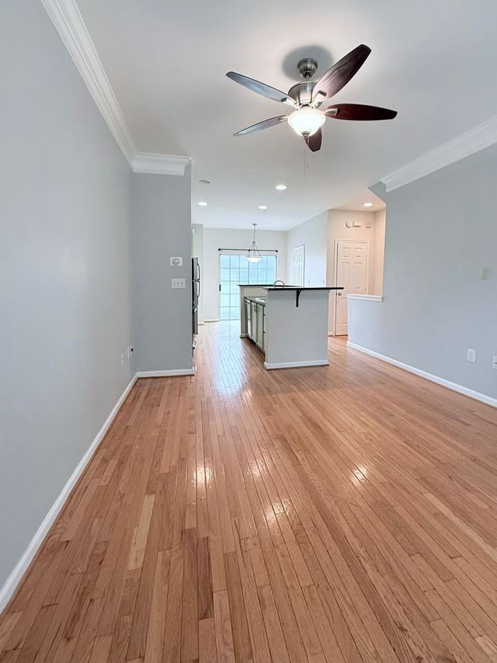 1055 Park Row North Se - Photo 5 of 22