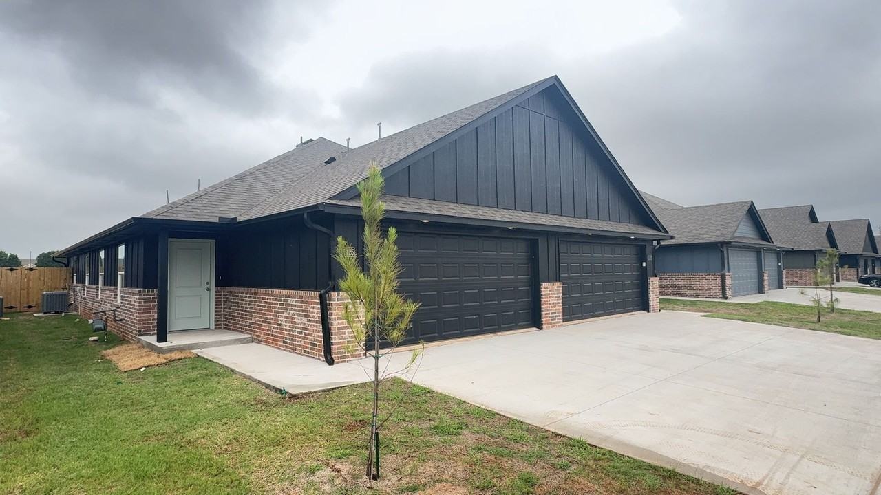 11425 N University Dr - Photo 2 of 22