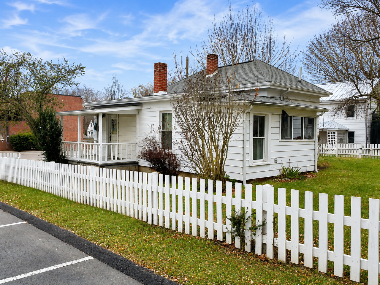 207 Jackson St - Photo 2 of 7