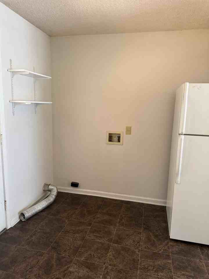 2077 N Whisnant Ave - Photo 3 of 14