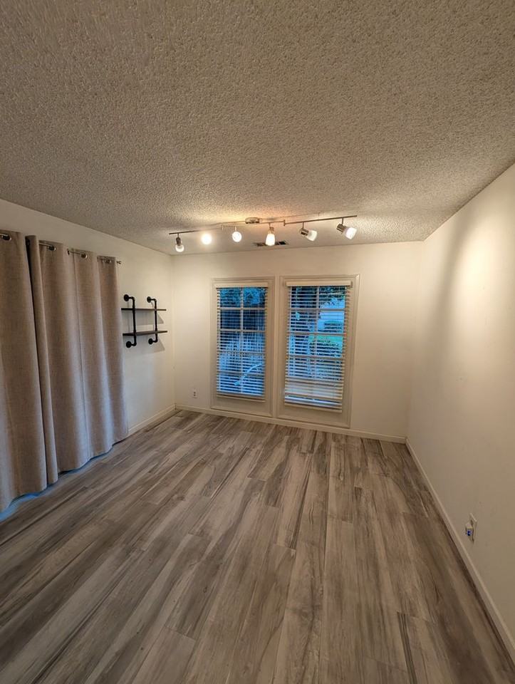 4017 W Hillsdale Ct - Photo 2 of 8