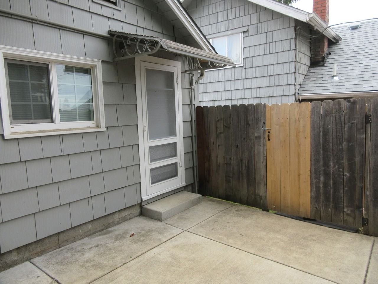 2060 Winter St Se - Photo 4 of 14