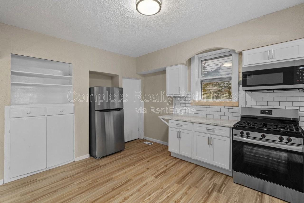 7109 Eugene Ave - Photo 5 of 37