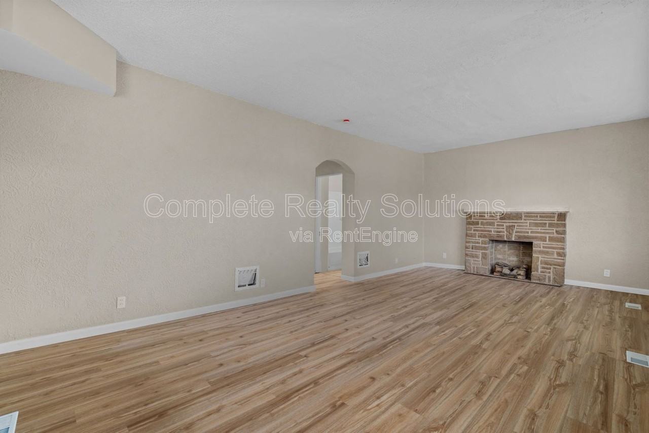7109 Eugene Ave - Photo 6 of 37
