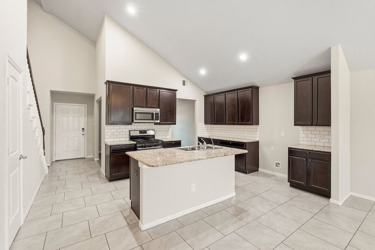 2202 Tannin Trce - Photo 6 of 24